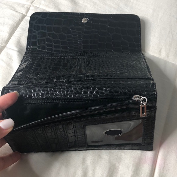 Guess Wallet - Picture 4 of 7